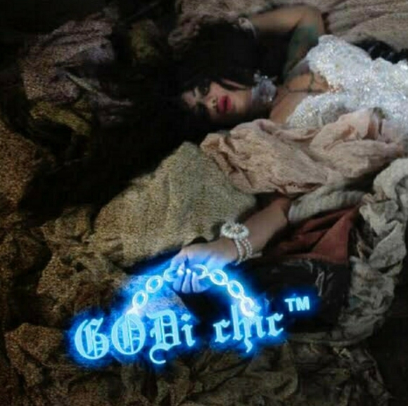 Meet your Posher Rosalia - Picture 1 of 1